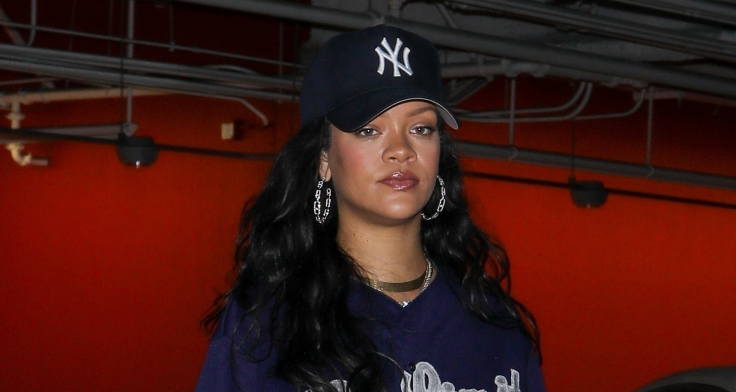 Pregnant Rihanna Runs Errands in L.A. as First ‘Smurfs’ Trailer is Released!