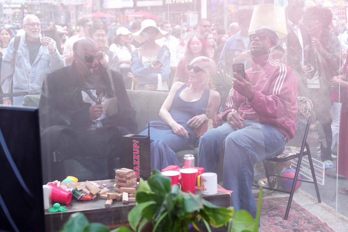 Anna Faris, Marlon Wayans, and Damon Wayans at "Scary Movie 6" event